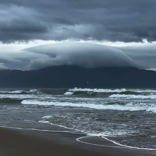 My Khe Beach (shot on iPhone), Đà Nẵng, Vietnam 2022 © andreas rieger